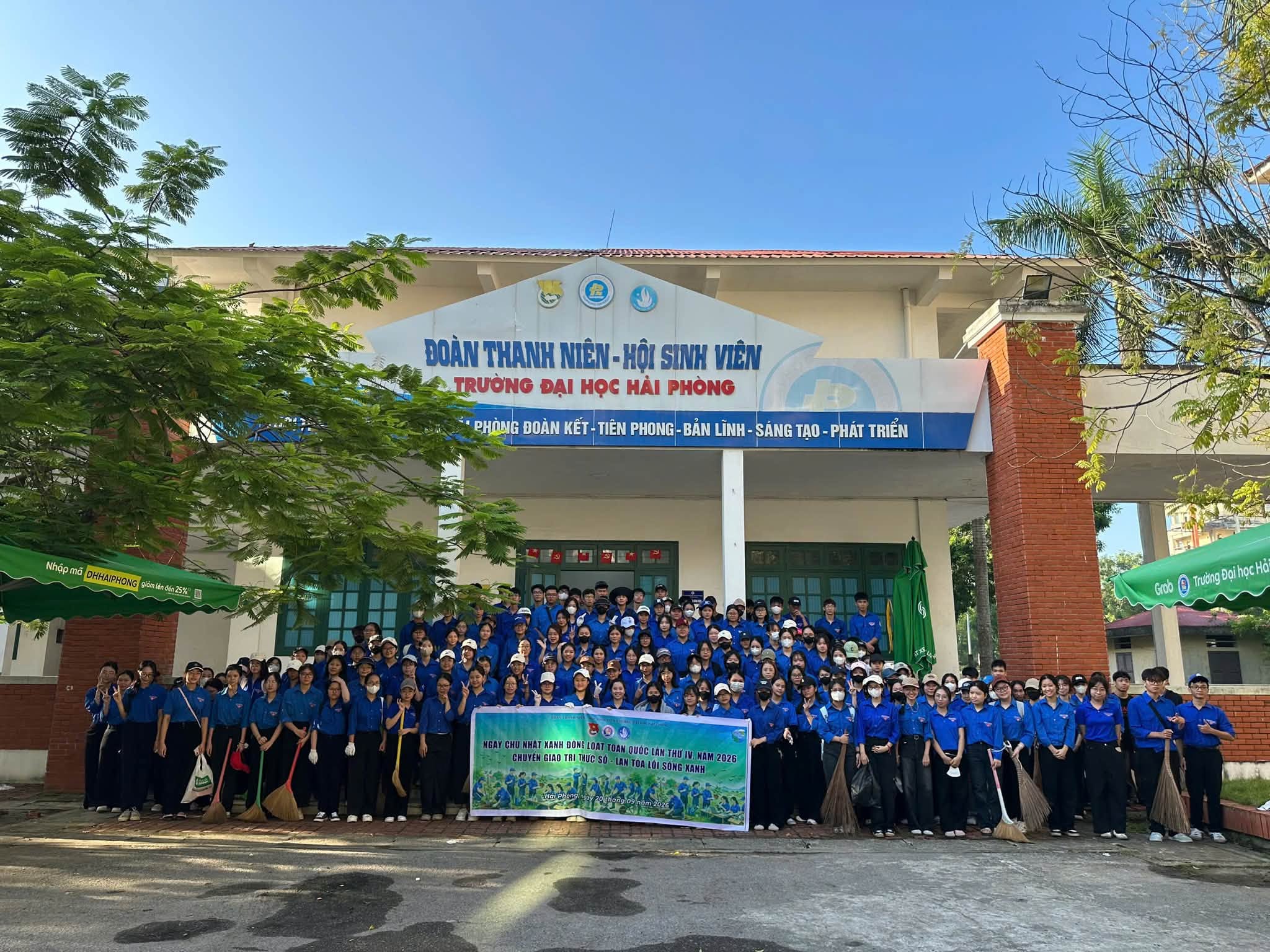 Chương trình hành động: “Chủ nhật xanh - Vì Trường Đại học Hải Phòng xanh – sạch – đẹp”